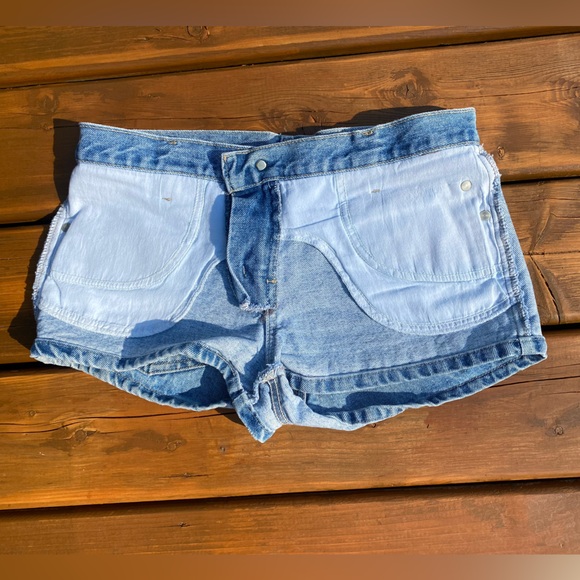 Vintage Canadian Denim Jean Shorts Lightwashed | SIZE: US 7 - Picture 10 of 11